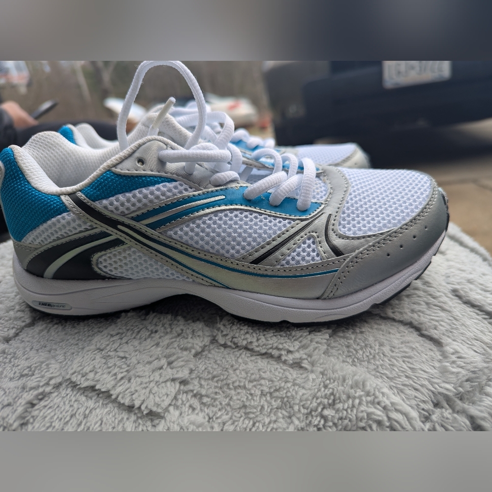 Women's Curves Toning Walking Sneakers Size 6 NWOT